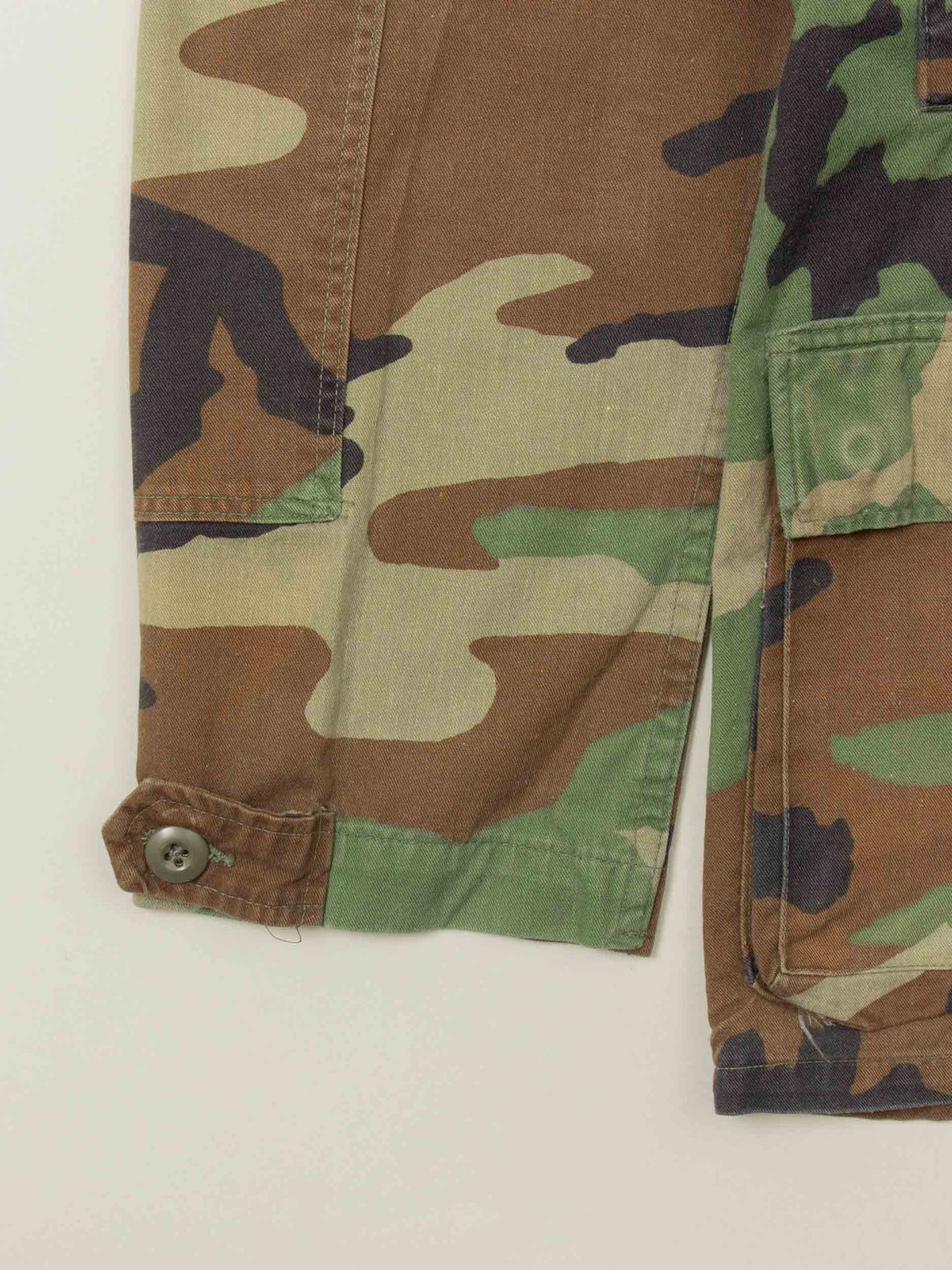 Vtg 1990s US Army Woodland Camo Jacket (S)