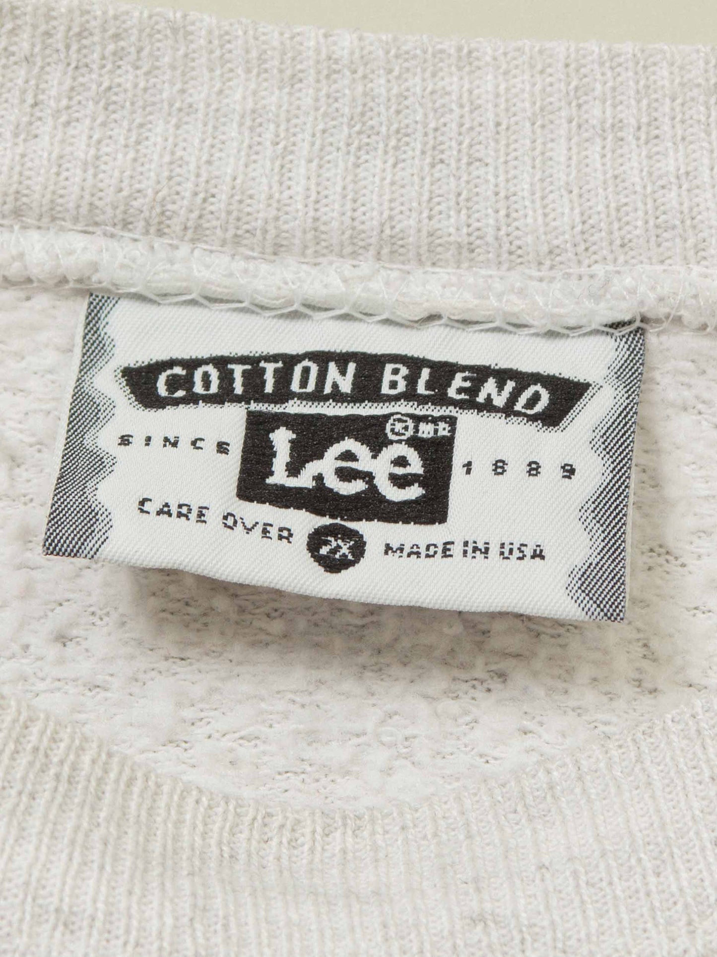 Vtg 1990s Lee 'Greyhound' Graphic Sweatshirt – Made in USA (XL)