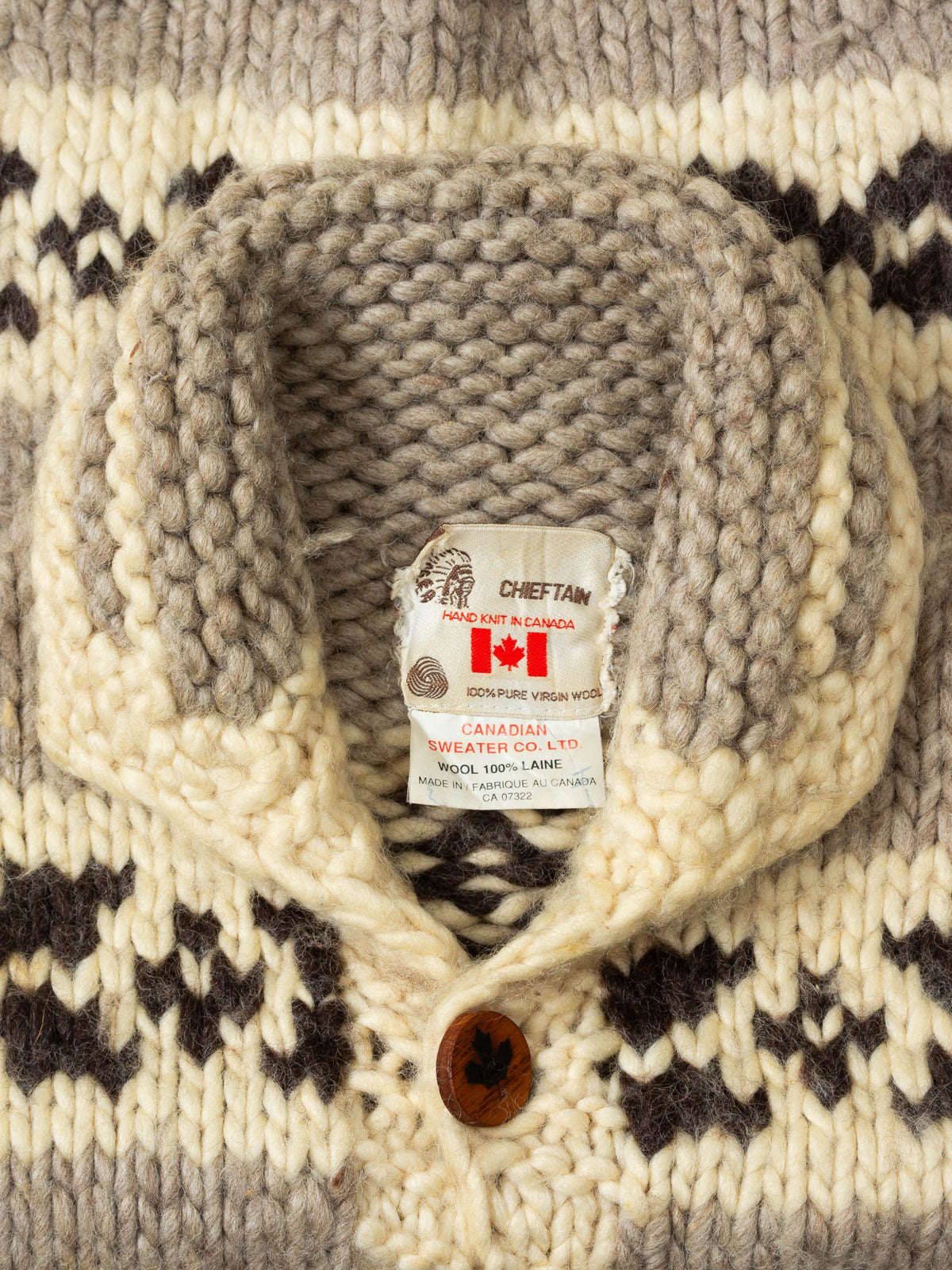 Vtg 1970s Cowichan Wool Cardigan - Made in Canada (L)