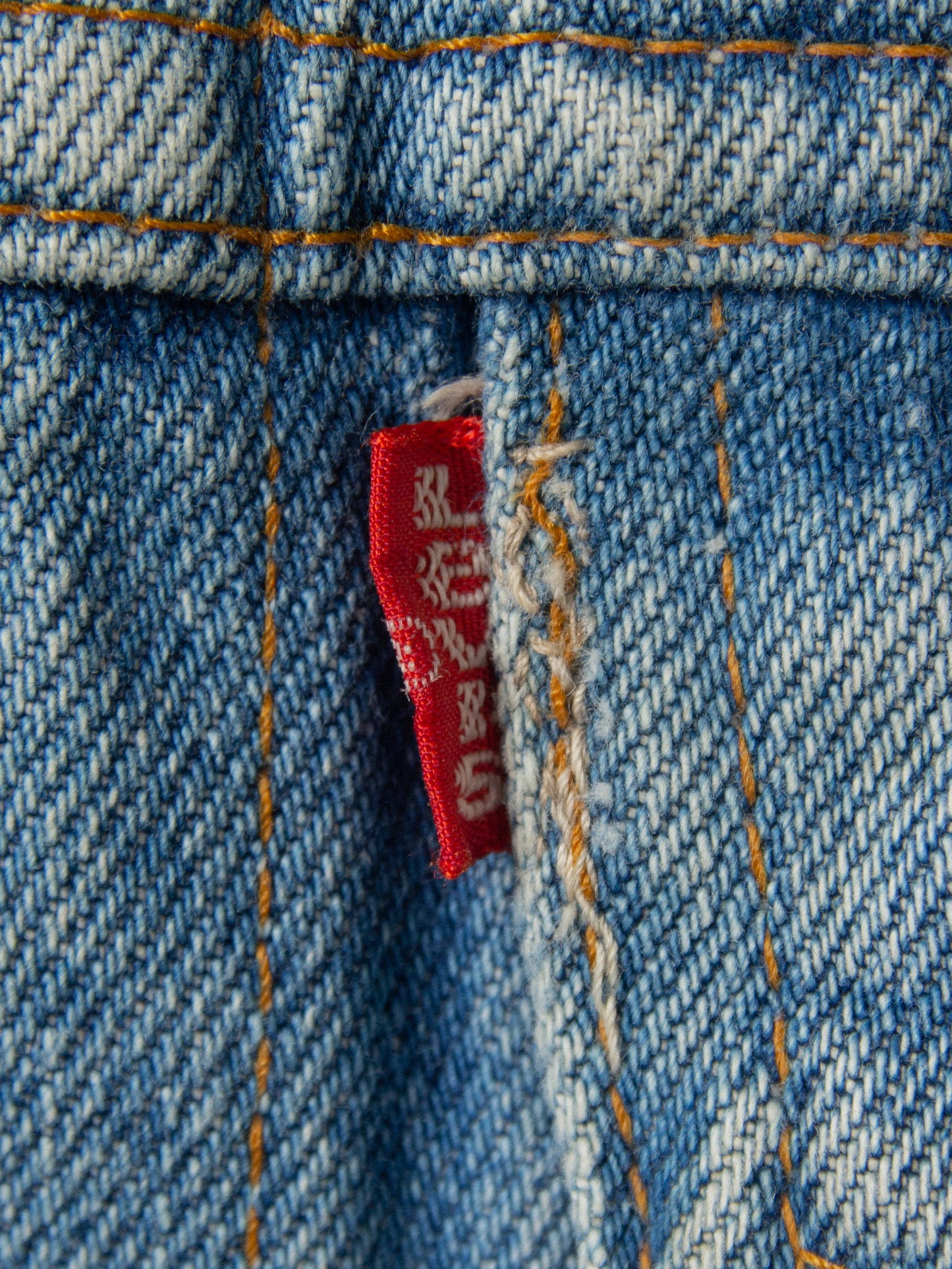 Vtg Levi's Custom Trucker Denim Jacket (XS)