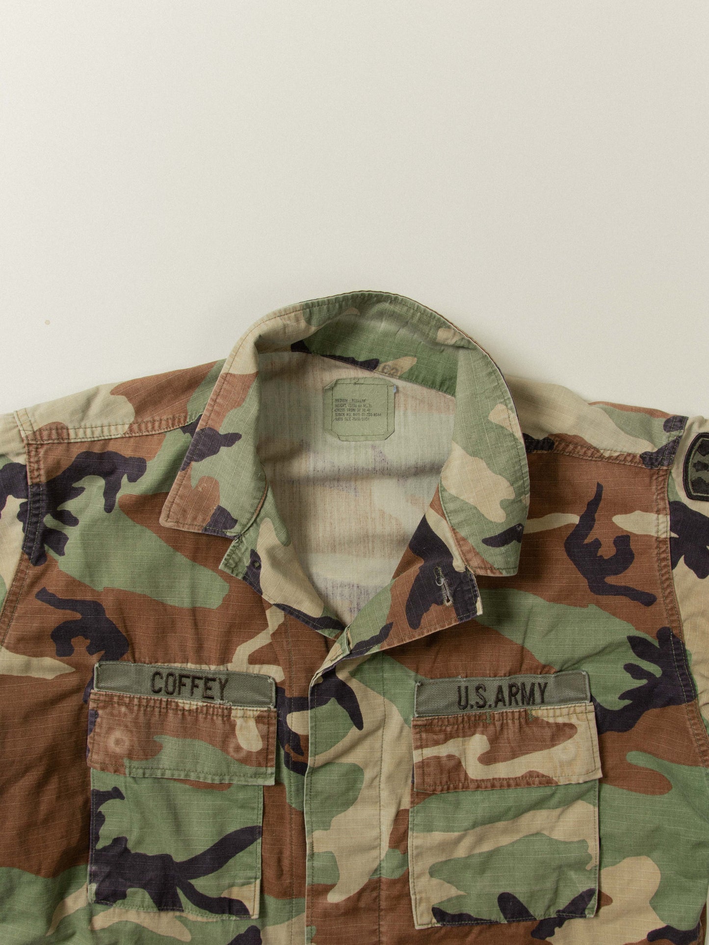 Vtg 1990s US Army Woodland Camo Jacket (M)